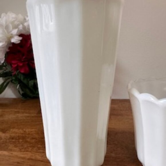 Vintage Milk Glass Vase and Planter Set – Scalloped Edge White Ribbed Pedestal S - Picture 5 of 5